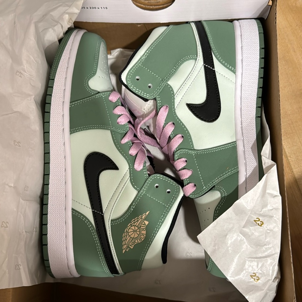 Air Jordan 1 mid